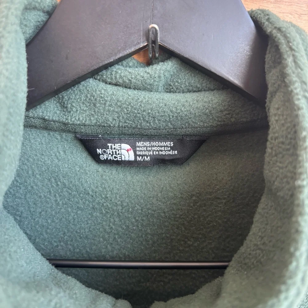 THE NORTH FACE MEN’S GREEN FLEECE, SIZE M